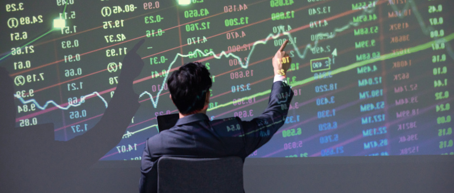 摄图网_501603517_wx_商务男性预测分析金融股市（企业商用）.jpg