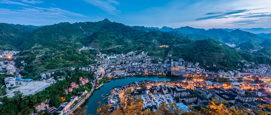摄图网_500412125_wx_山城夜色（企业商用）.jpg